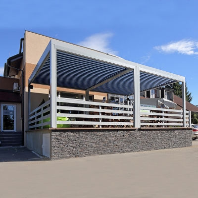 Motorized aluminum bioclimatic outdoor pergola louvers covered