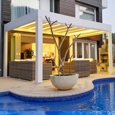 China Exterior Aluminium Pergolas With Fully Electronic Controlled Sunshades Louver Roof