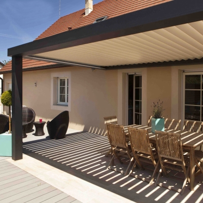 New design balcony roof wood grain automatic louver roof system aluminium pergola turkey
